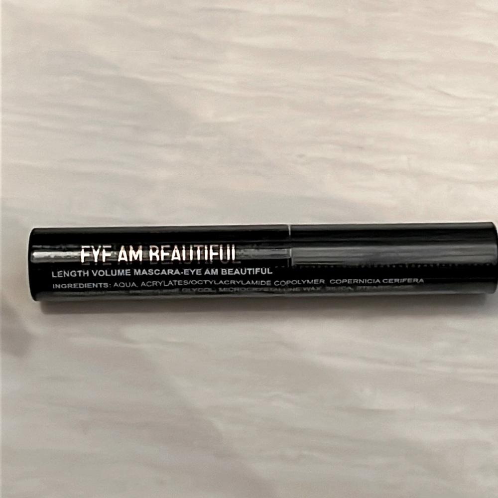 EYE AM BEAUTIFUL Mascara